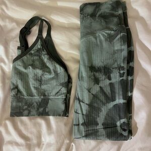 PINK active top and bottom set. Size XS bottoms and leg top